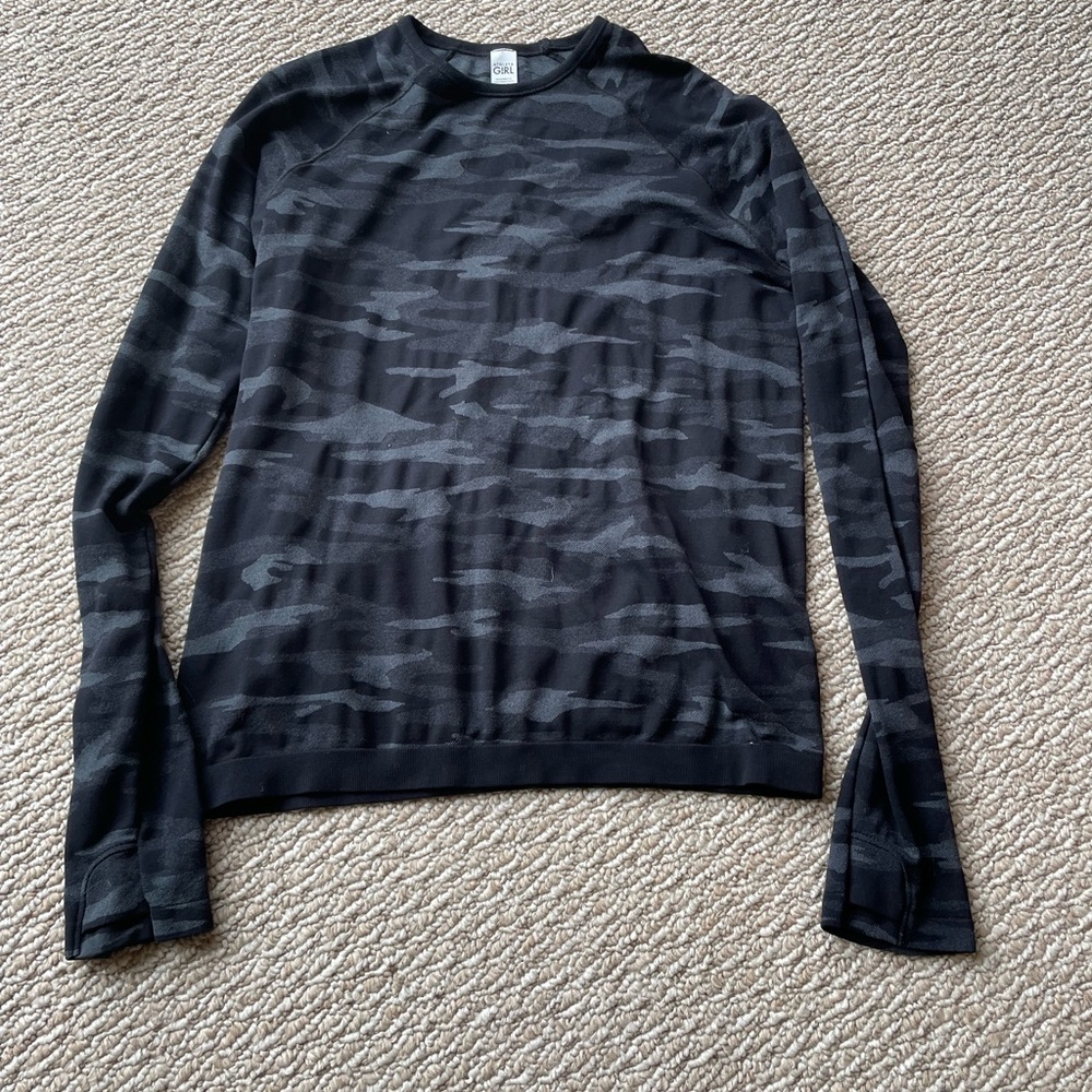 Athleta XL 14 Black and Gray Camouflage tech shirt girls own your power